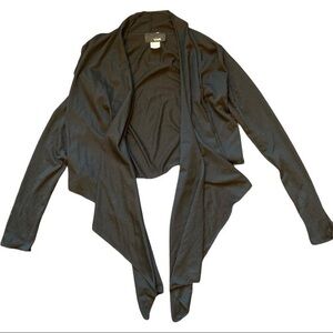 NY PNOTIK size Medium black wrap soft stylish hangs drapes down in front